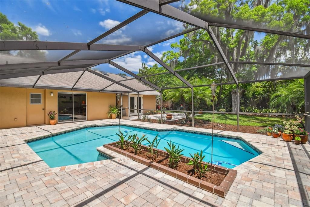 Active With Contract: $900,000 (4 beds, 3 baths, 3327 Square Feet)