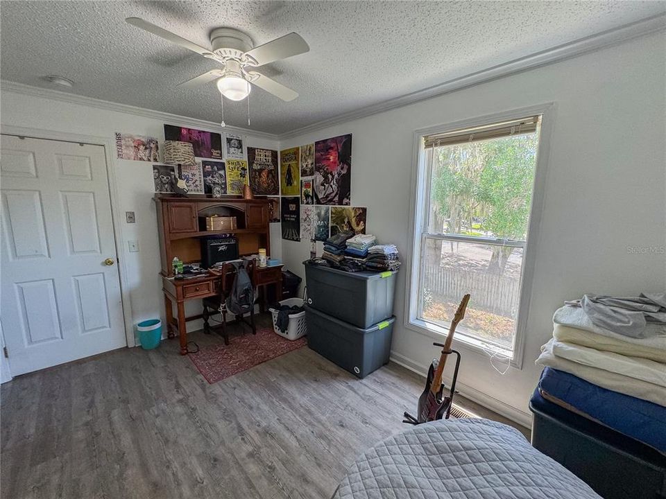 For Sale: $159,900 (2 beds, 2 baths, 800 Square Feet)