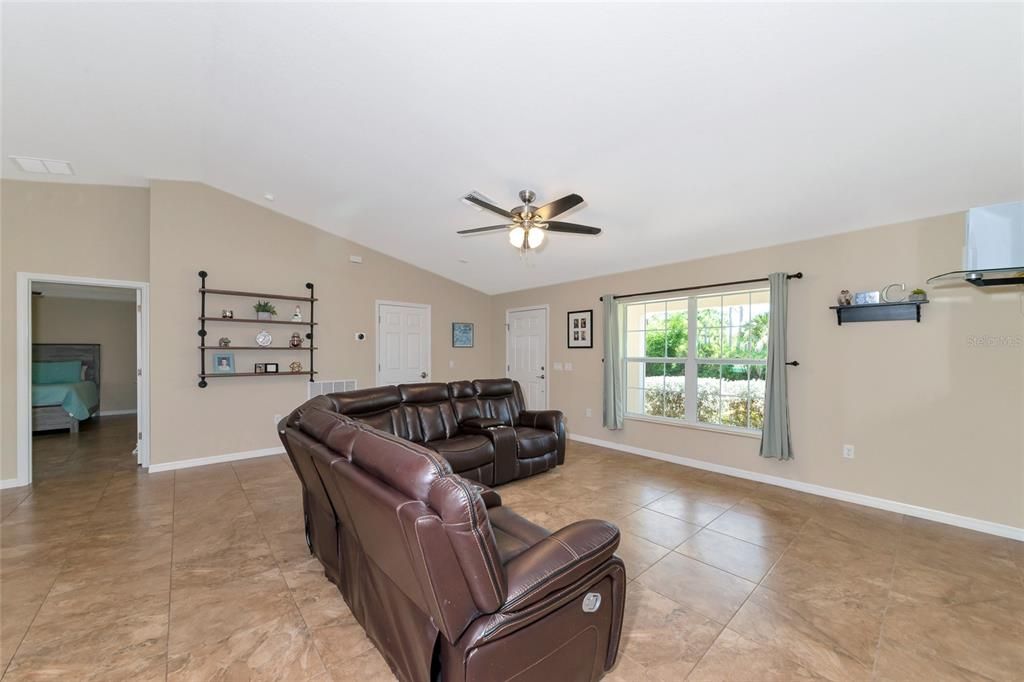 For Sale: $430,000 (3 beds, 2 baths, 1640 Square Feet)
