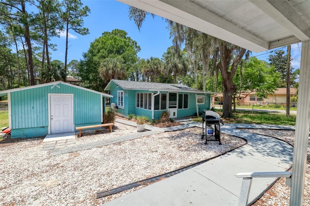 For Sale: $350,000 (3 beds, 2 baths, 956 Square Feet)