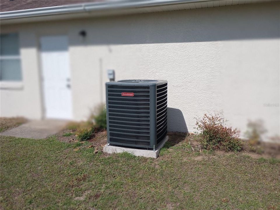 A/C UNIT IN GOOD CONDITION