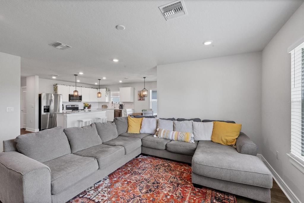Active With Contract: $400,000 (4 beds, 2 baths, 1849 Square Feet)