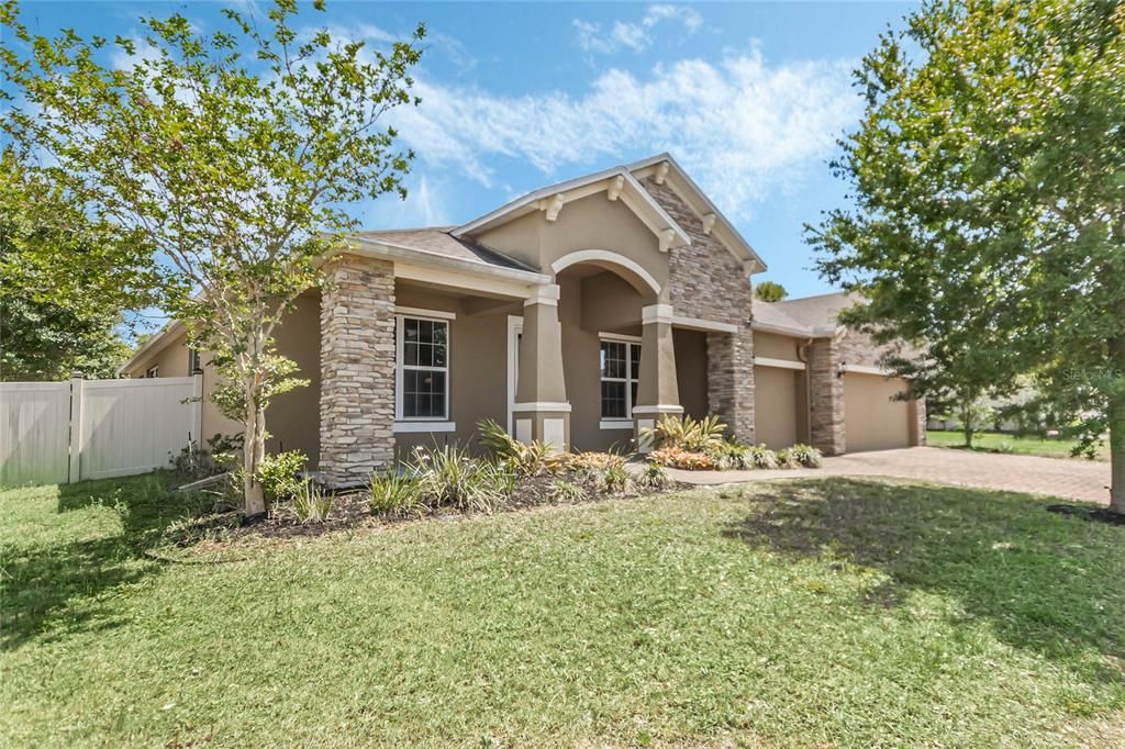 Active With Contract: $450,000 (4 beds, 3 baths, 3044 Square Feet)