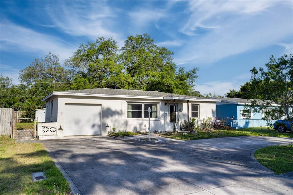 Recently Sold: $289,000 (2 beds, 1 baths, 825 Square Feet)