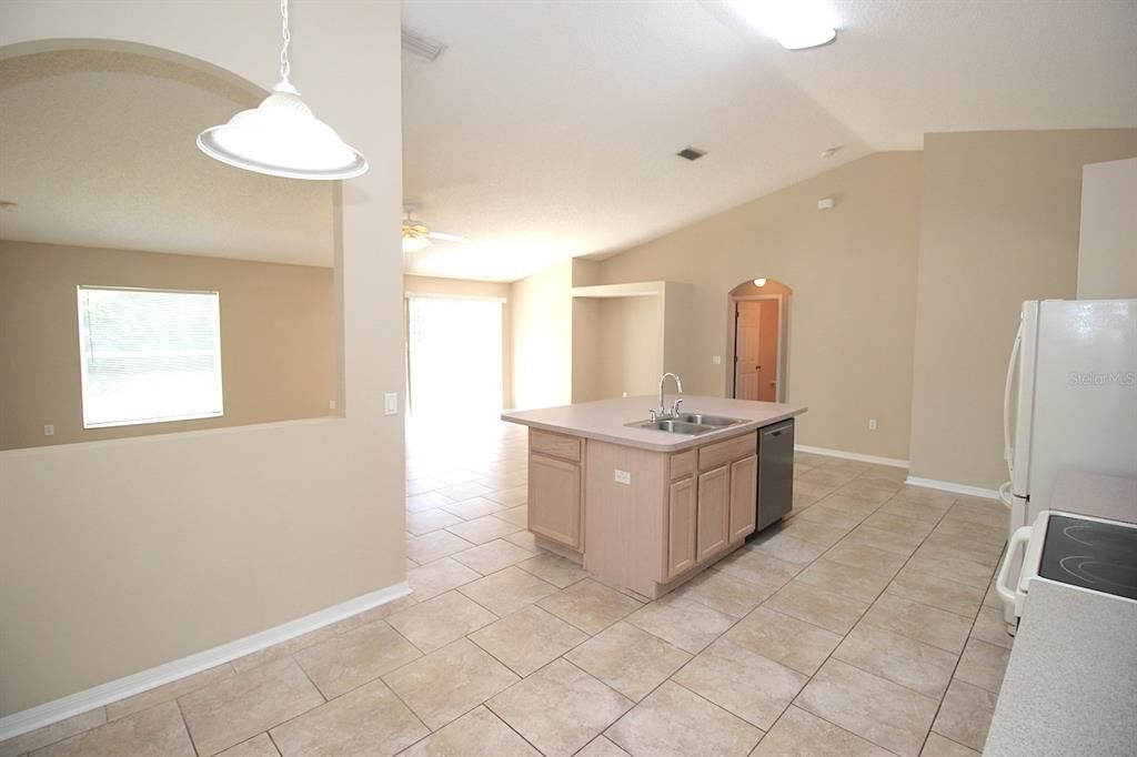 Recently Rented: $1,925 (3 beds, 2 baths, 2020 Square Feet)