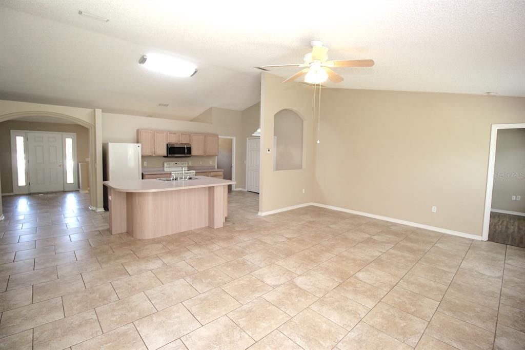 For Rent: $1,925 (3 beds, 2 baths, 2020 Square Feet)