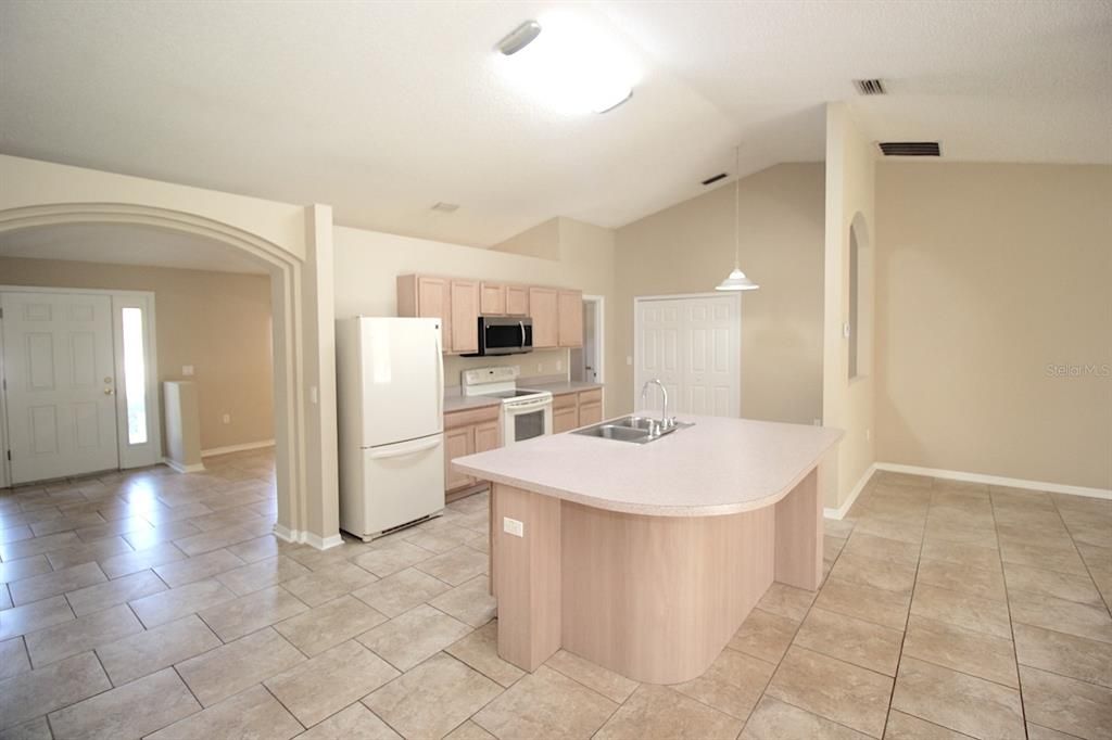 For Rent: $1,925 (3 beds, 2 baths, 2020 Square Feet)