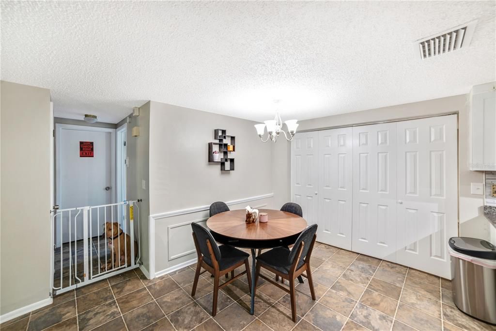 For Sale: $229,900 (2 beds, 1 baths, 1068 Square Feet)
