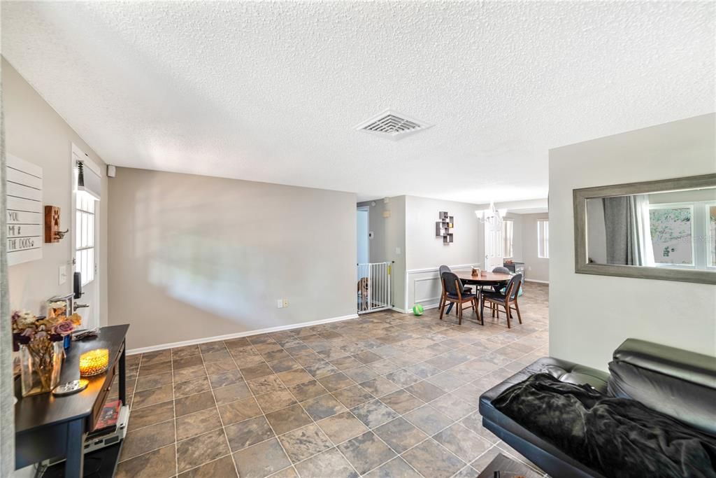 For Sale: $229,900 (2 beds, 1 baths, 1068 Square Feet)