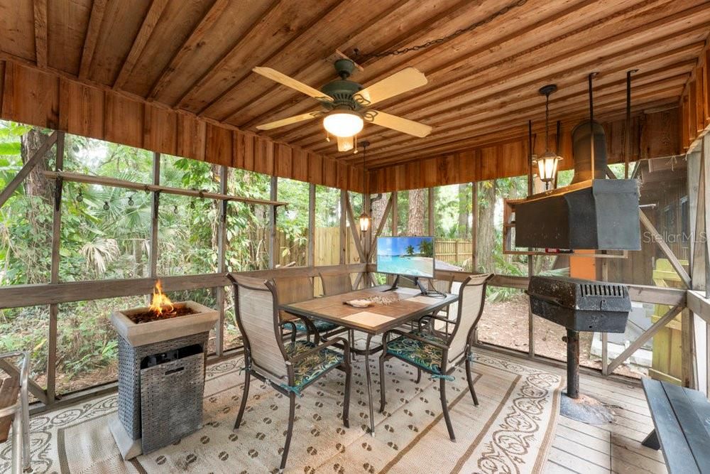 Bungalow with grill and fire pit