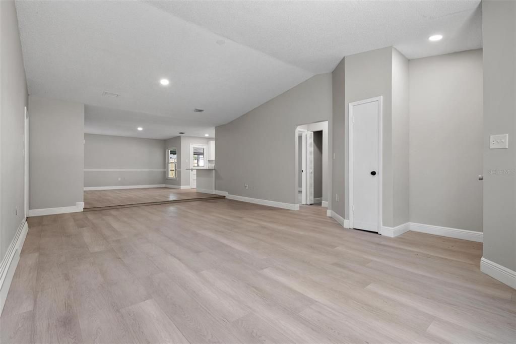 Active With Contract: $359,000 (3 beds, 2 baths, 1510 Square Feet)