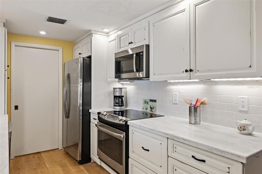 For Sale: $409,900 (2 beds, 2 baths, 1776 Square Feet)