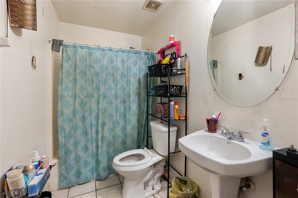 待售: $165,000 (2 贝兹, 2 浴室, 1212 平方英尺)