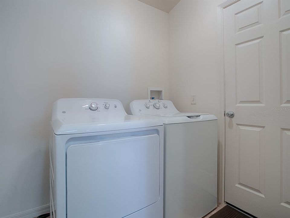 For Sale: $309,000 (2 beds, 2 baths, 1188 Square Feet)