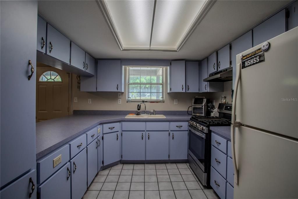 Active With Contract: $389,000 (2 beds, 1 baths, 1116 Square Feet)