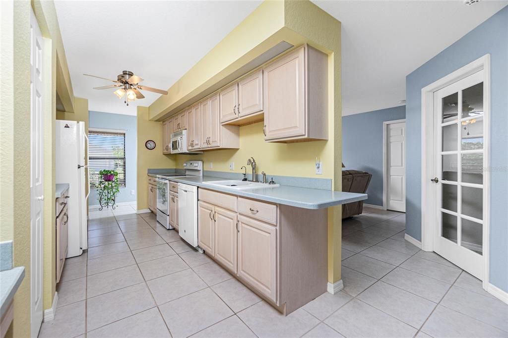 For Sale: $318,500 (3 beds, 2 baths, 1684 Square Feet)