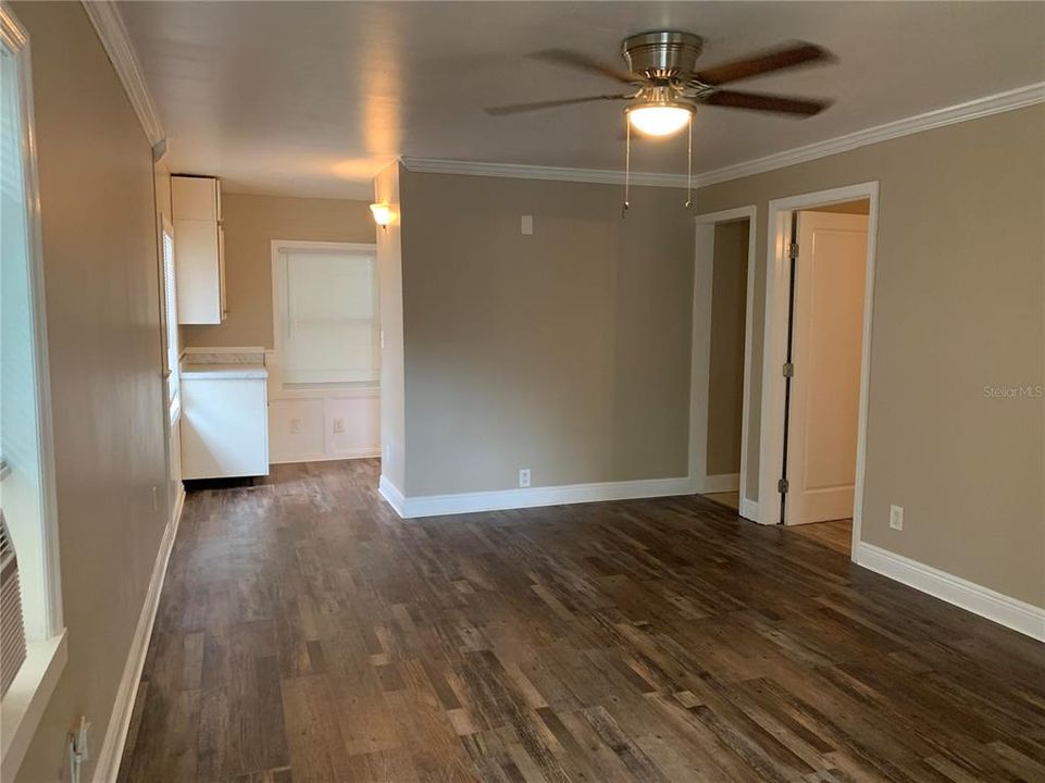 Active With Contract: $1,595 (2 beds, 1 baths, 850 Square Feet)