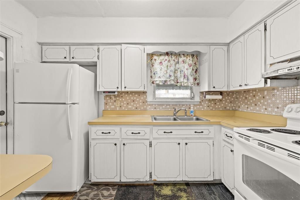 Active With Contract: $345,000 (3 beds, 1 baths, 1173 Square Feet)