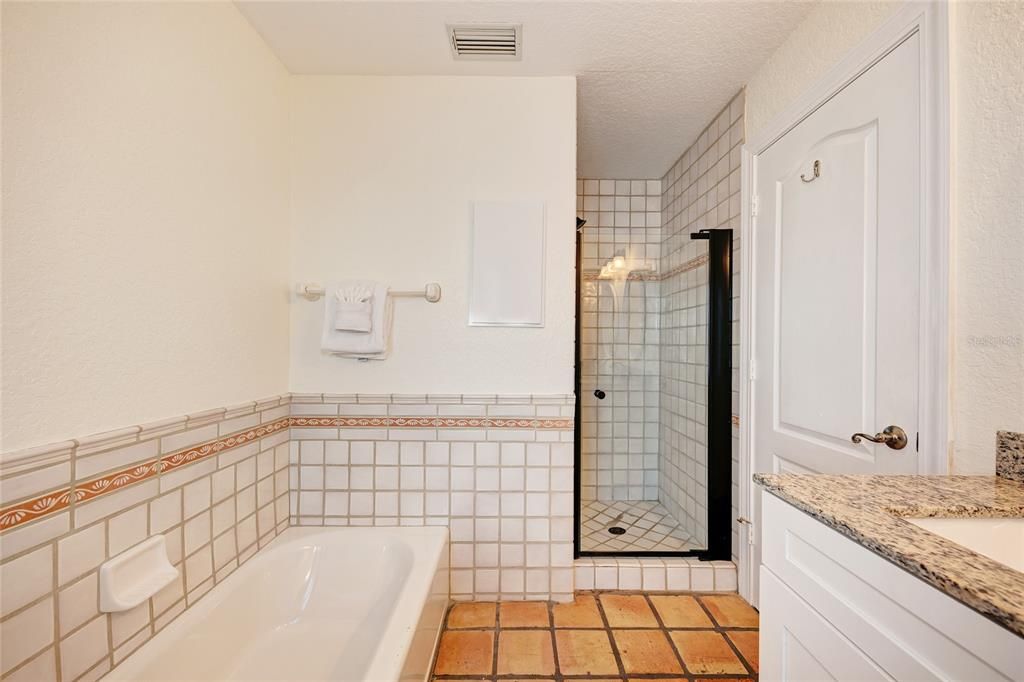 В аренду: $13,200 (3 спален, 2 ванн, 2041 Квадратных фут)