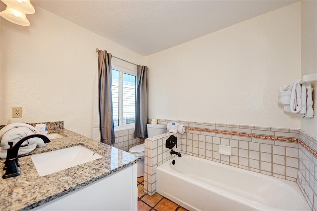 В аренду: $13,200 (3 спален, 2 ванн, 2041 Квадратных фут)
