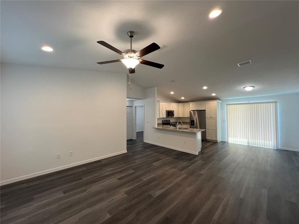 For Rent: $1,599 (3 beds, 2 baths, 1323 Square Feet)