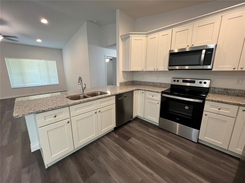 For Rent: $1,599 (3 beds, 2 baths, 1323 Square Feet)
