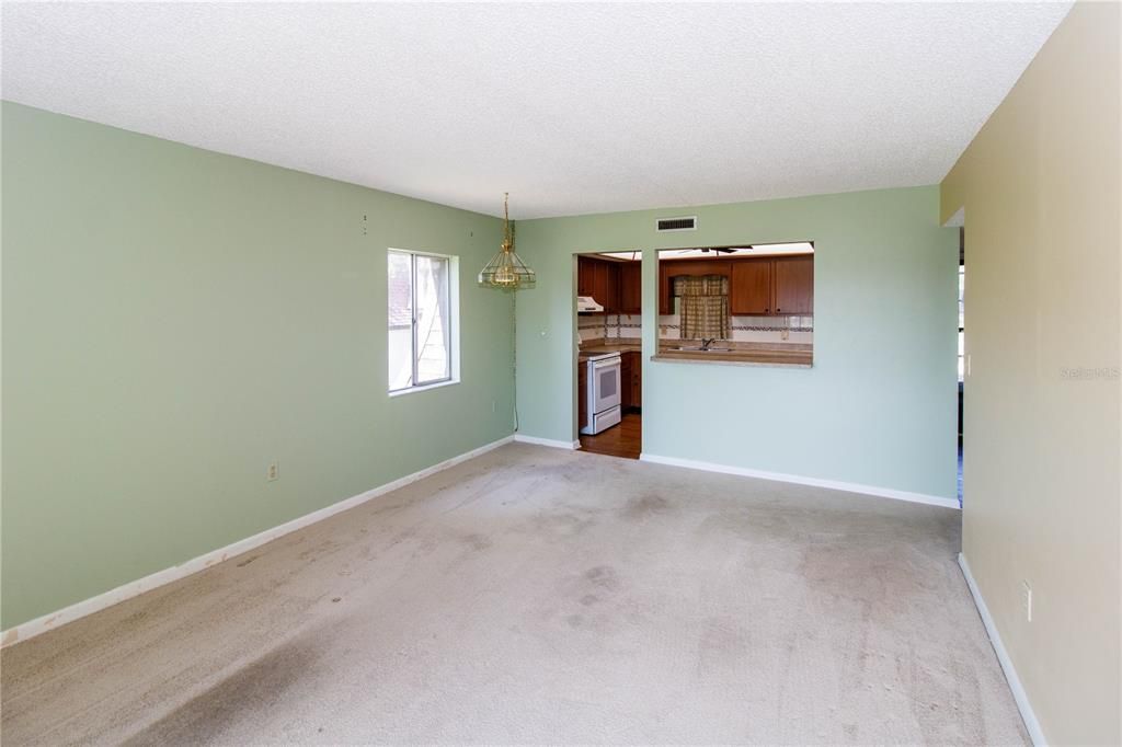 For Sale: $124,000 (1 beds, 1 baths, 783 Square Feet)