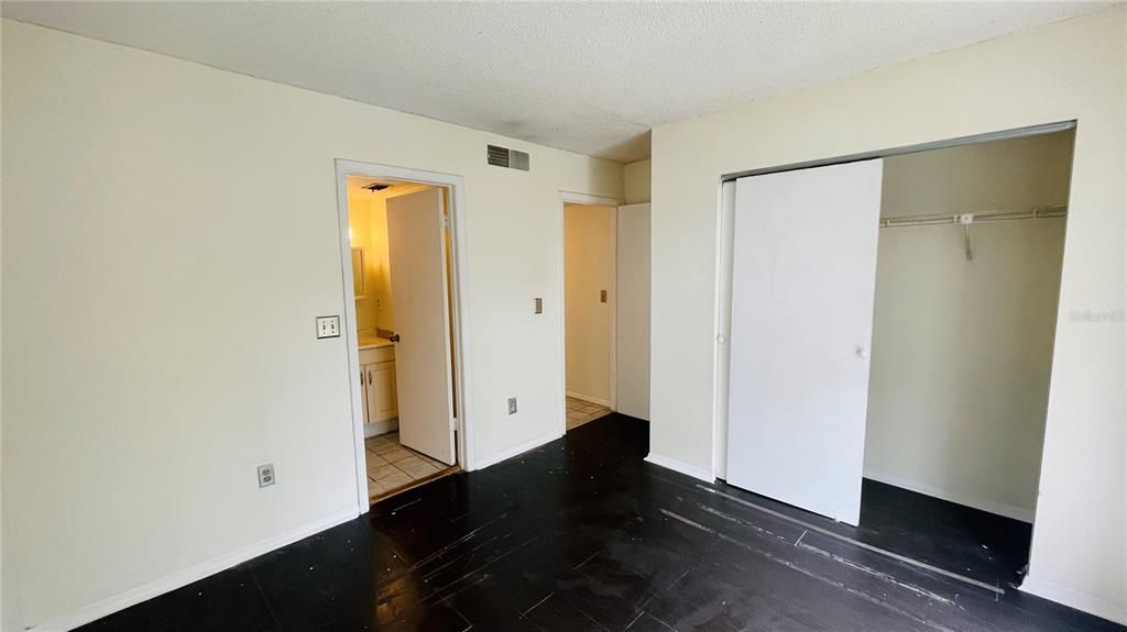 For Sale: $125,000 (1 beds, 1 baths, 504 Square Feet)