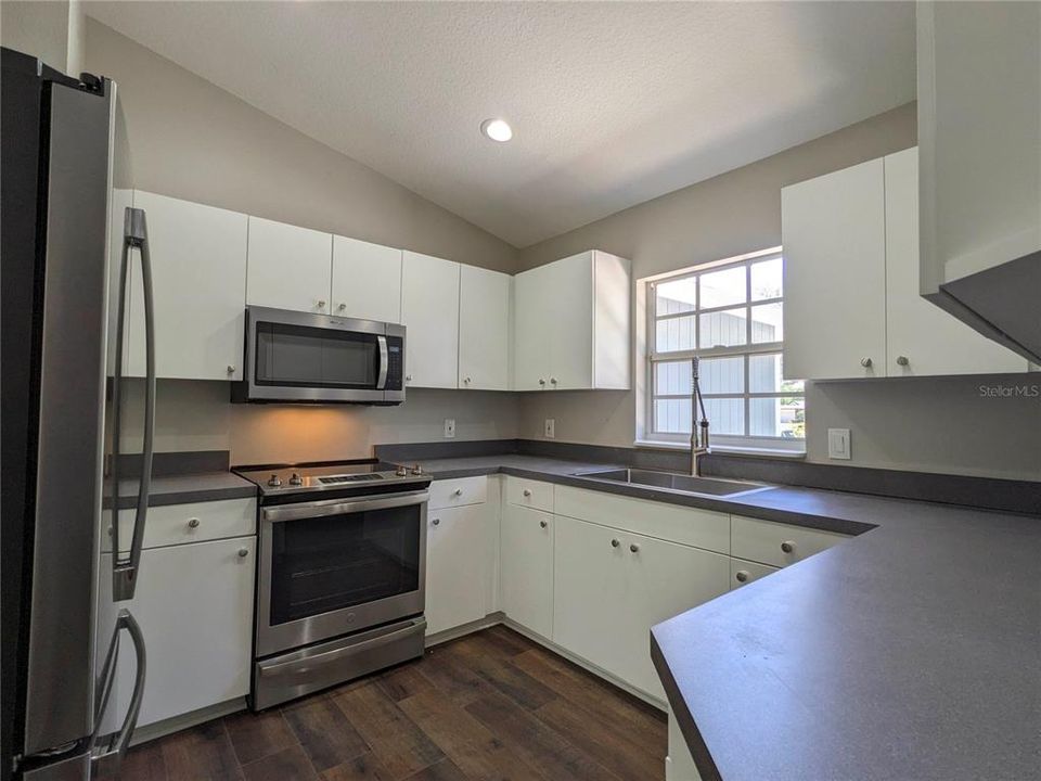 For Rent: $2,695 (3 beds, 2 baths, 1541 Square Feet)