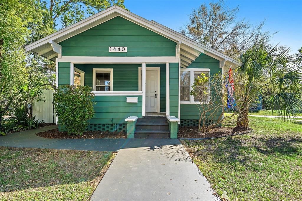 最近售出: $307,000 (3 贝兹, 1 浴室, 875 平方英尺)