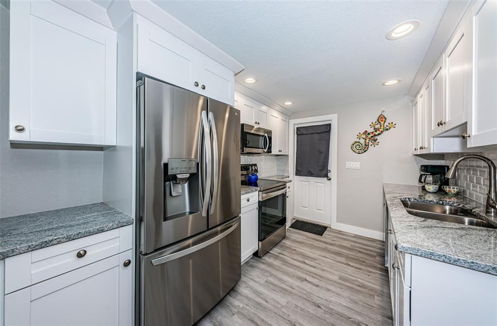 For Sale: $396,000 (2 beds, 1 baths, 720 Square Feet)