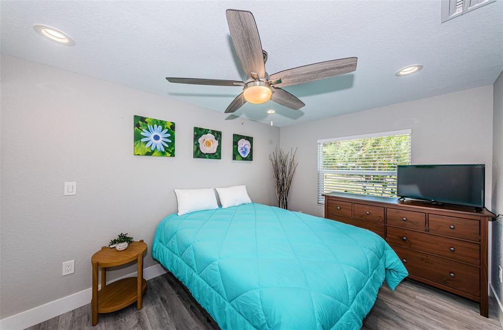 For Sale: $396,000 (2 beds, 1 baths, 720 Square Feet)