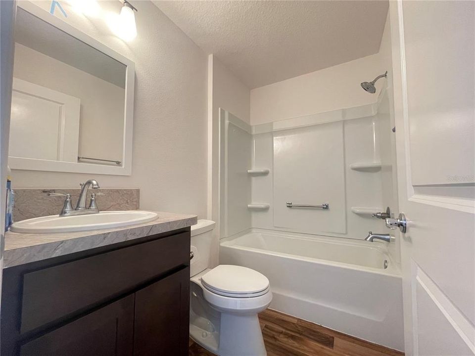For Sale: $268,000 (2 beds, 2 baths, 979 Square Feet)