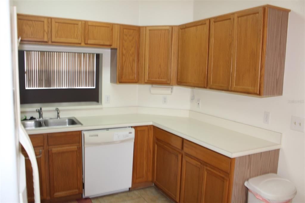 For Rent: $2,100 (2 beds, 2 baths, 1305 Square Feet)