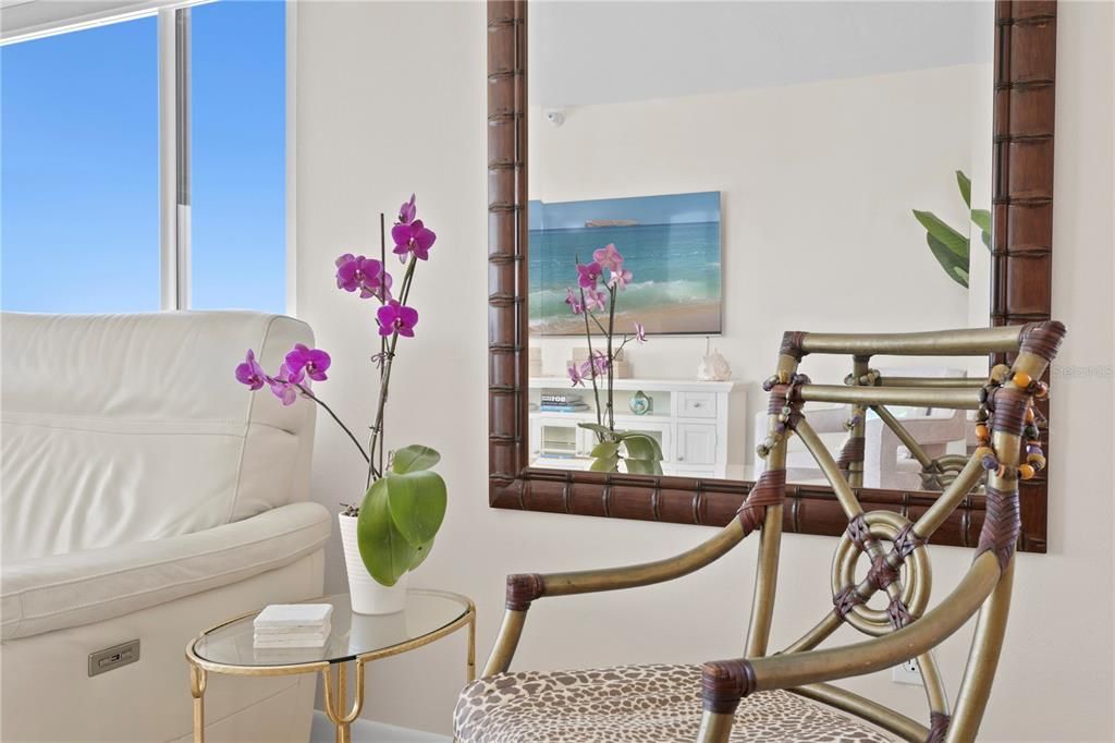 For Sale: $1,075,000 (2 beds, 2 baths, 1225 Square Feet)