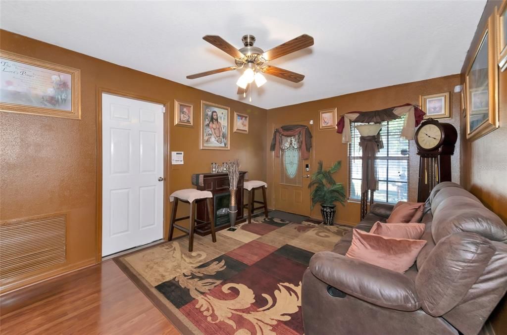 For Sale: $340,000 (3 beds, 2 baths, 1144 Square Feet)