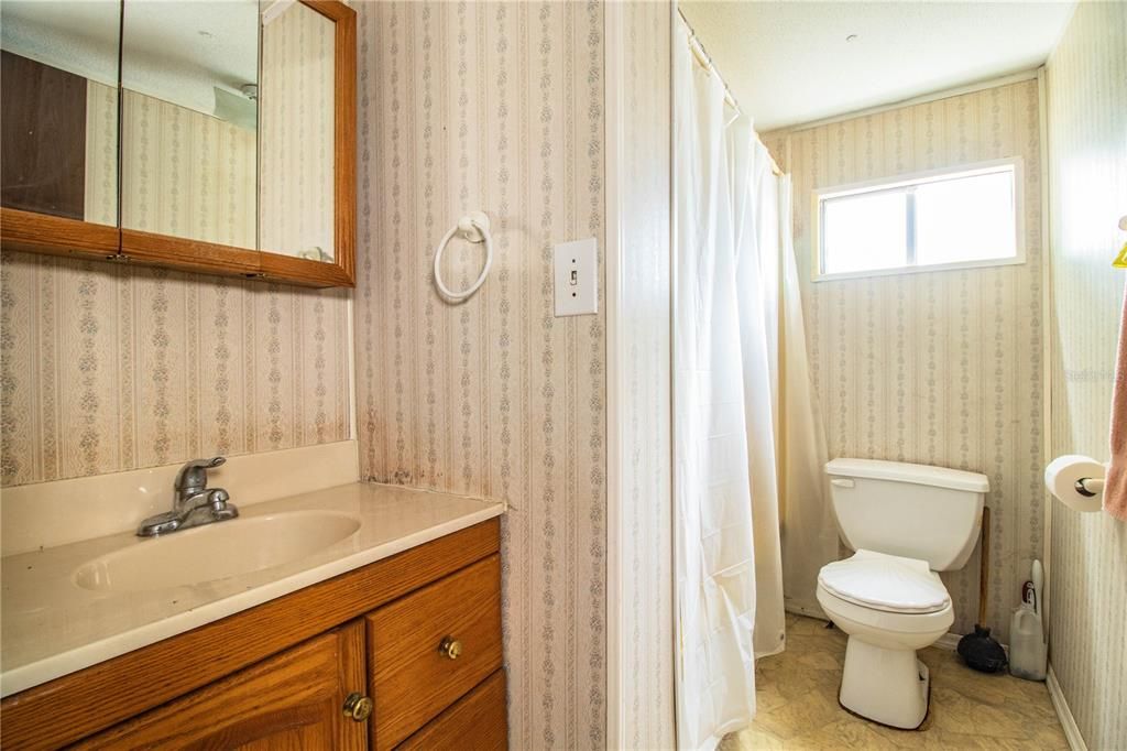 待售: $155,000 (2 贝兹, 2 浴室, 1584 平方英尺)