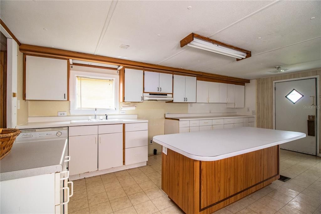For Sale: $160,000 (2 beds, 2 baths, 1584 Square Feet)