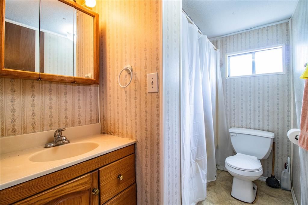 待售: $155,000 (2 贝兹, 2 浴室, 1584 平方英尺)