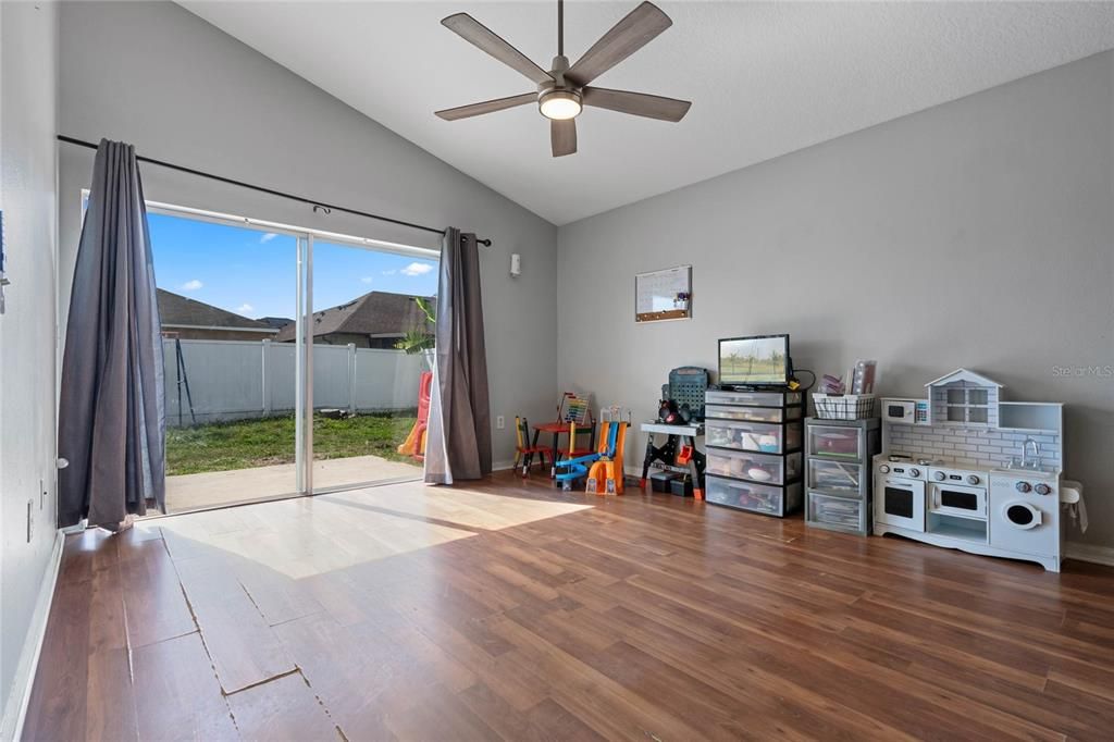For Sale: $380,000 (3 beds, 2 baths, 1540 Square Feet)