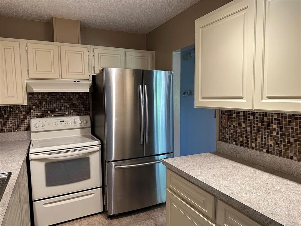 For Sale: $159,000 (2 beds, 2 baths, 984 Square Feet)