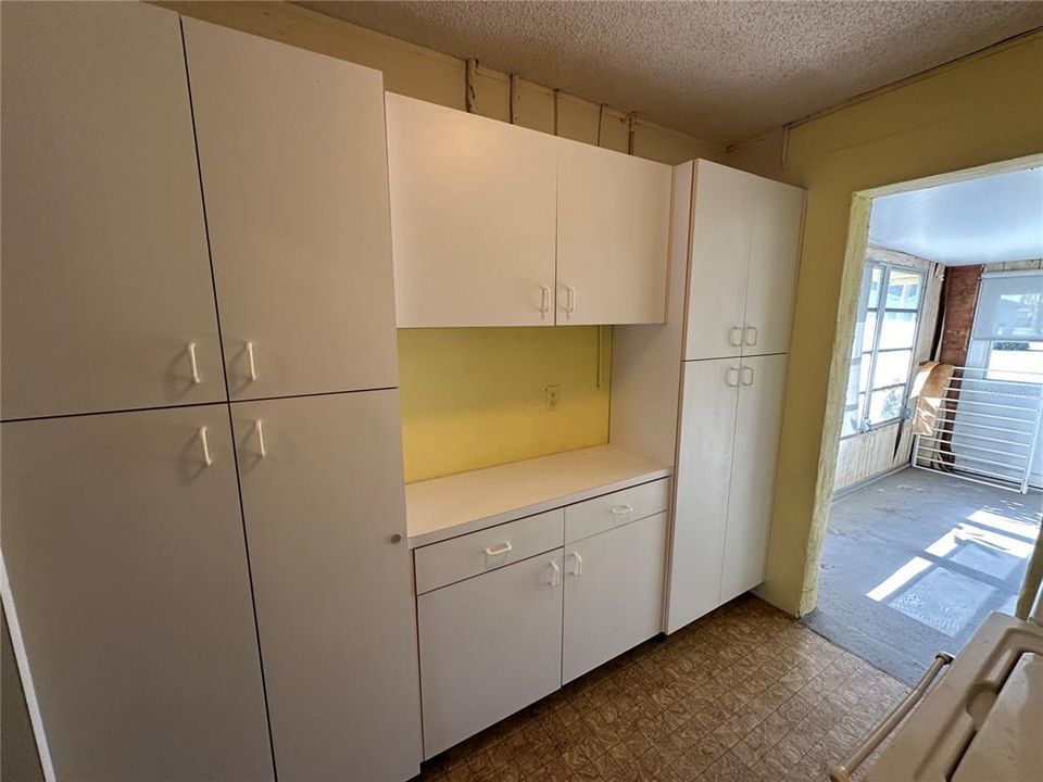 For Sale: $169,000 (2 beds, 2 baths, 984 Square Feet)