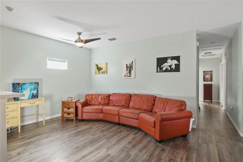 For Sale: $325,000 (3 beds, 2 baths, 1277 Square Feet)
