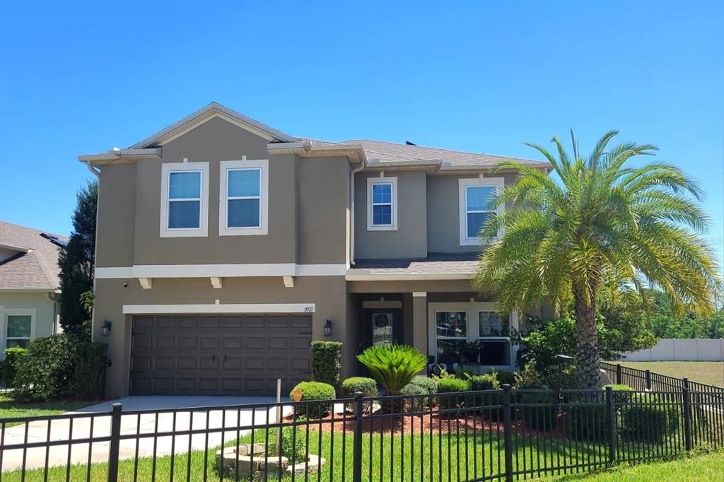 Active With Contract: $429,850 (4 beds, 3 baths, 2572 Square Feet)