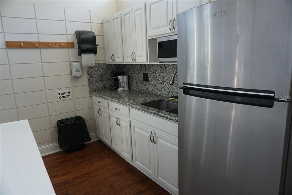 For Sale: $120,000 (2 beds, 2 baths, 912 Square Feet)