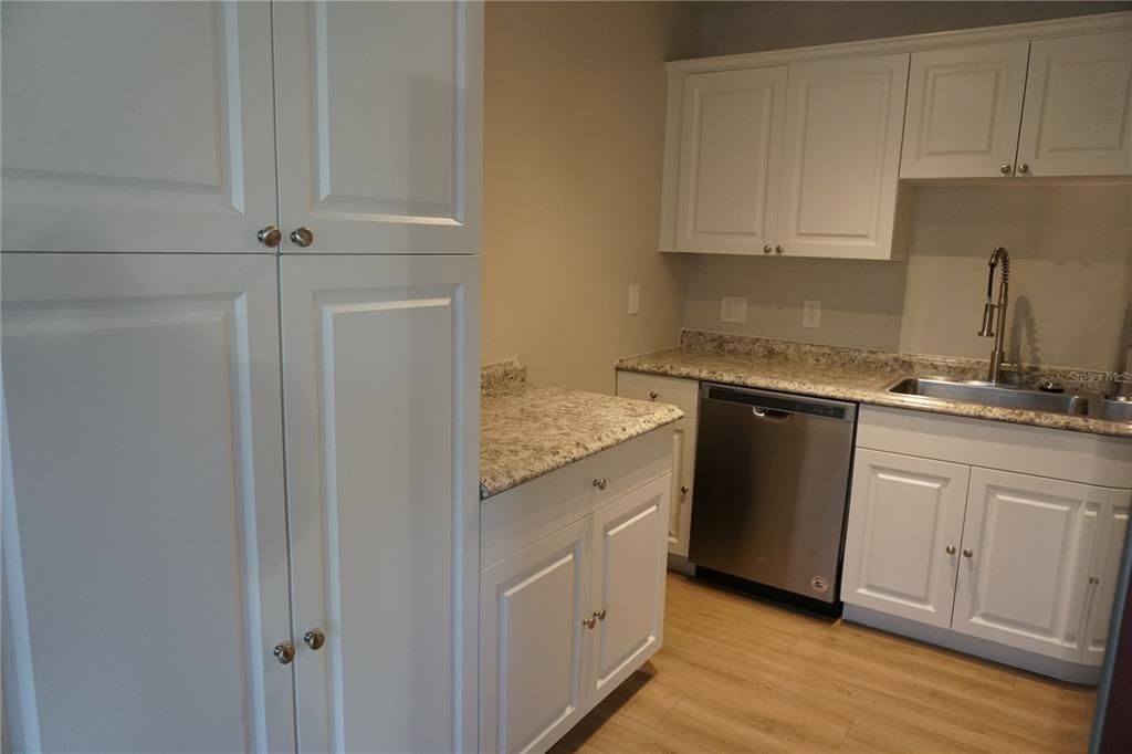 For Sale: $122,000 (2 beds, 2 baths, 912 Square Feet)