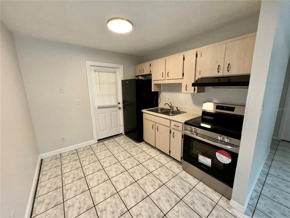 For Rent: $1,450 (2 beds, 1 baths, 648 Square Feet)