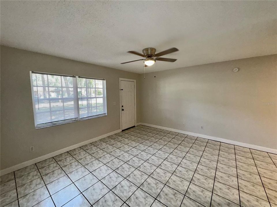 For Rent: $1,450 (2 beds, 1 baths, 648 Square Feet)