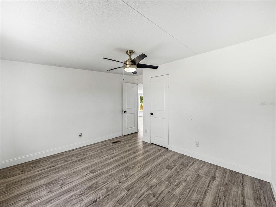 For Sale: $205,000 (3 beds, 2 baths, 1215 Square Feet)