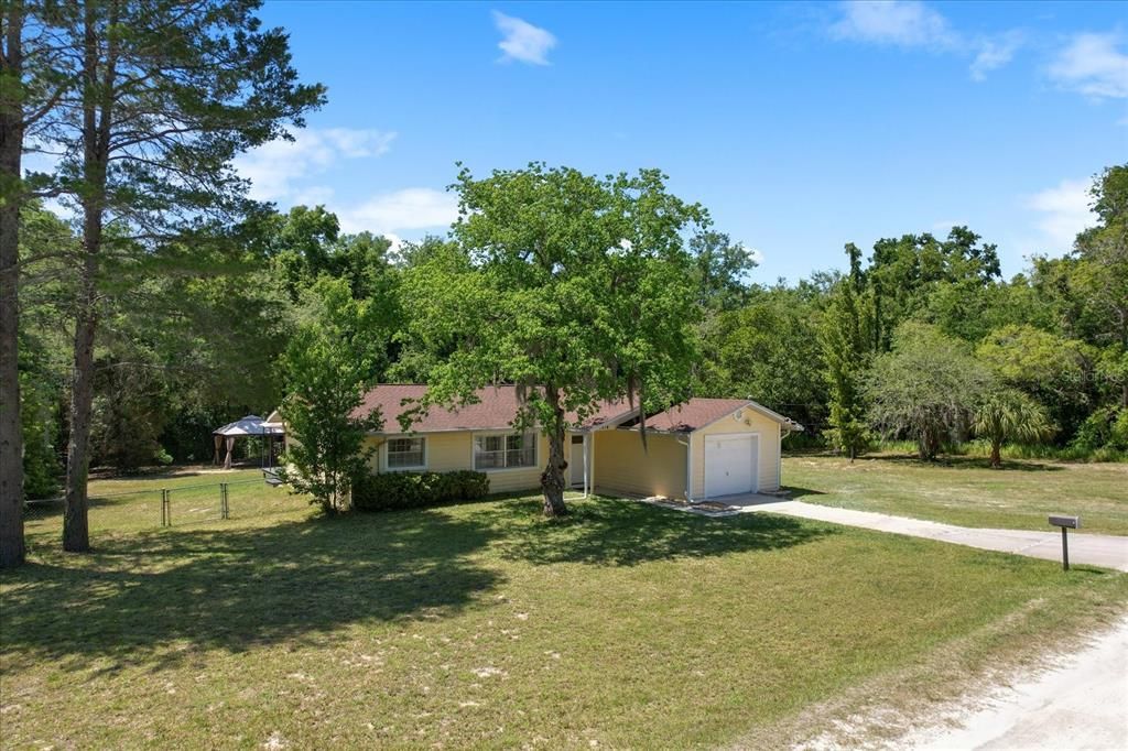 Active With Contract: $252,400 (2 beds, 2 baths, 1292 Square Feet)